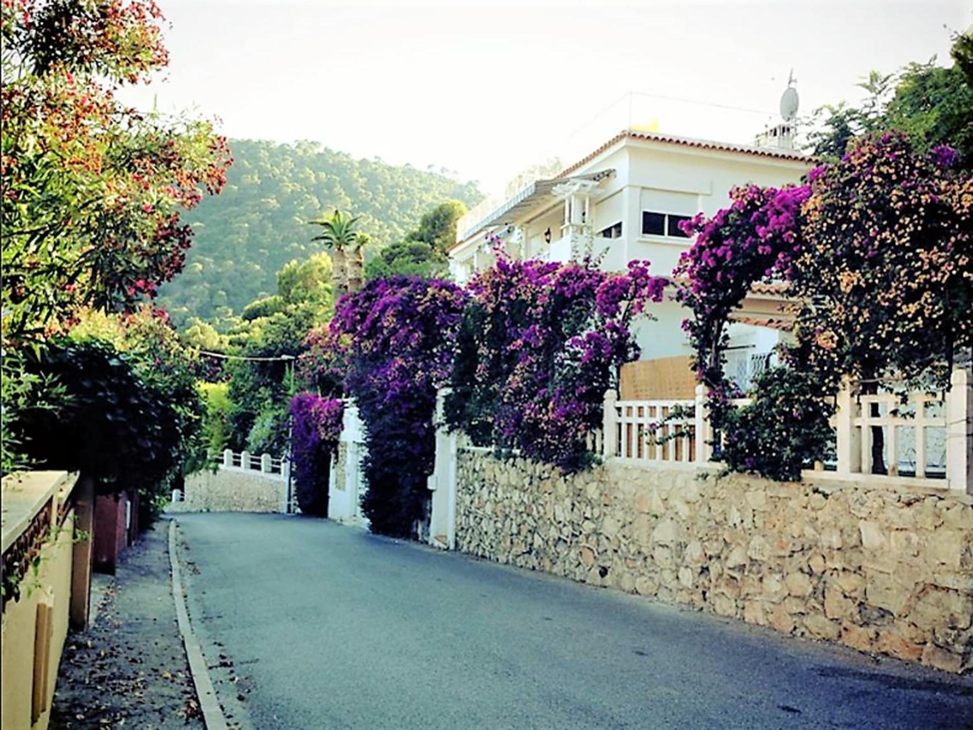 Villa With Private Pool And Sublime Views Эз Экстерьер фото