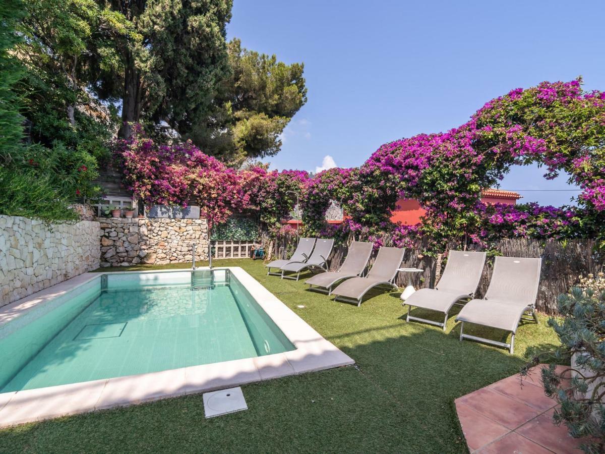 Villa With Private Pool And Sublime Views Эз Экстерьер фото